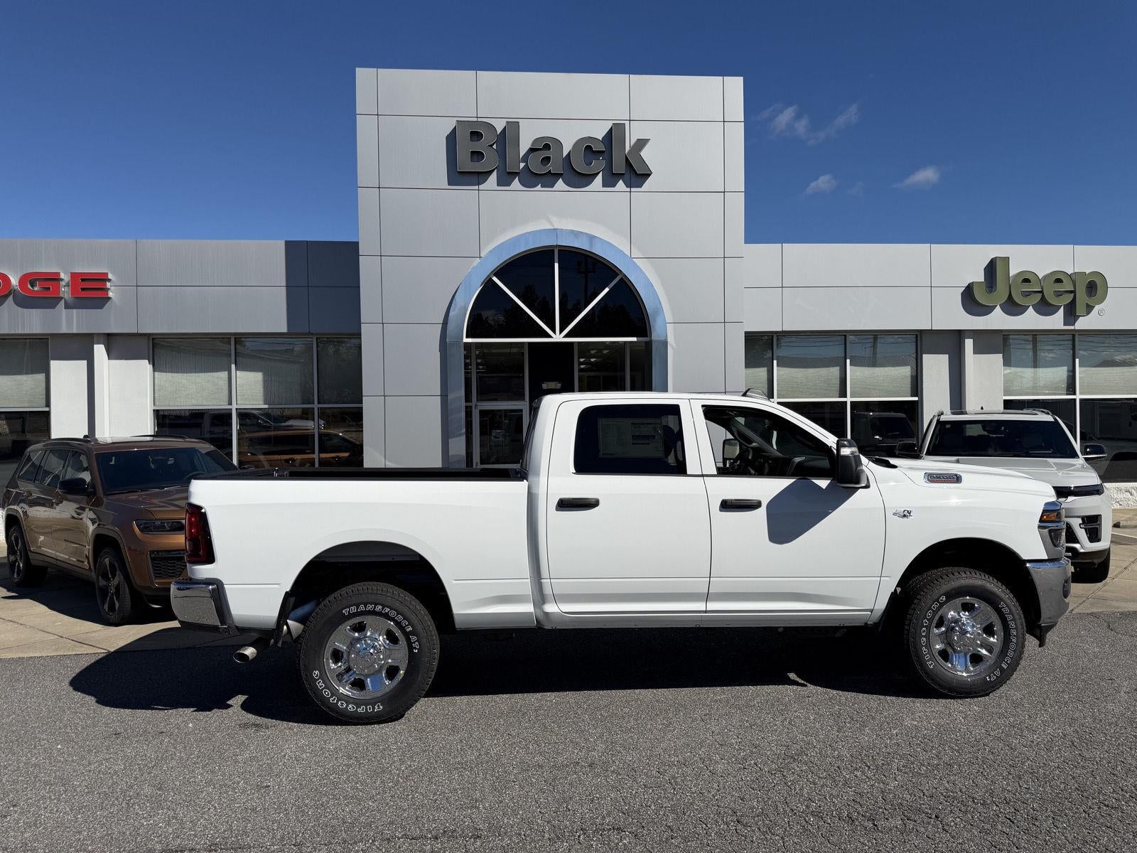 2026 RAM 2500 RAM 2500 TRADESMAN CREW CAB 4X4 6'4' BOX