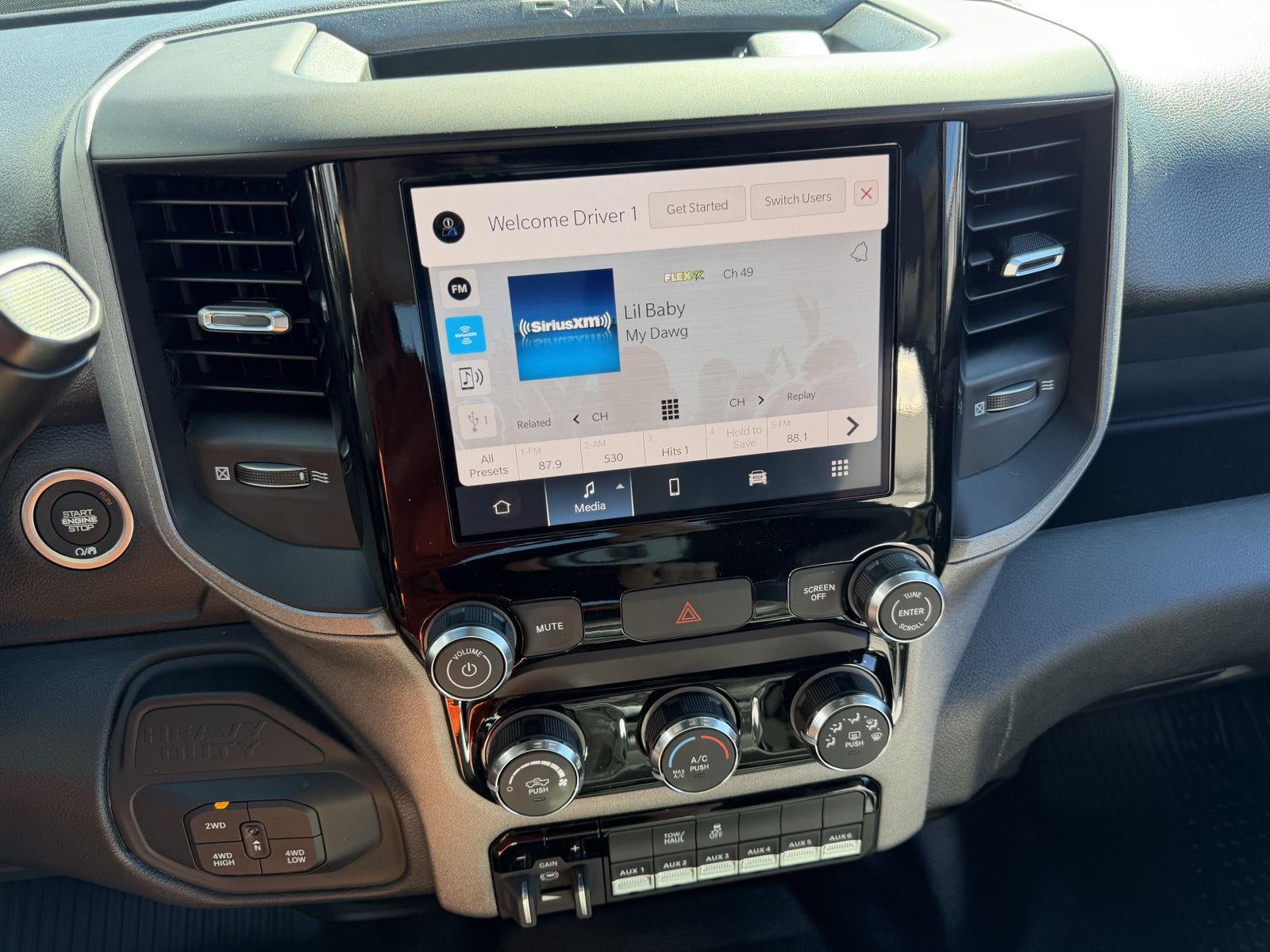 2027 RAM 2500 RAM 2500 TRADESMAN CREW CAB 4X4 6'4' BOX