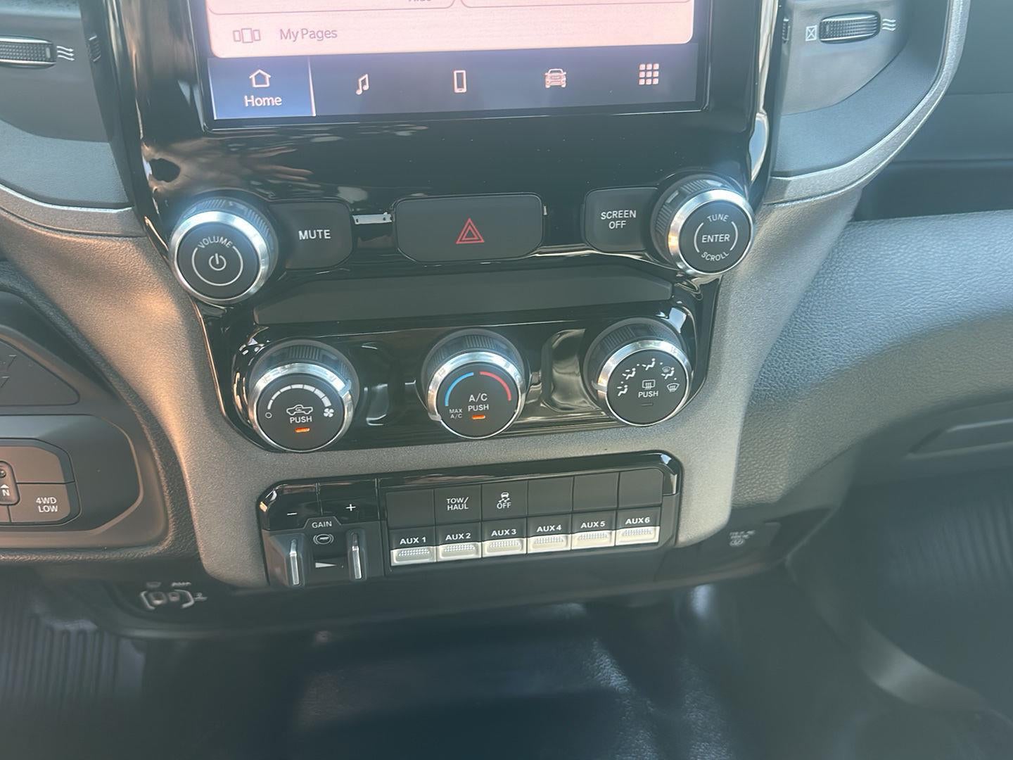 2026 RAM 2500 RAM 2500 TRADESMAN CREW CAB 4X4 6'4' BOX