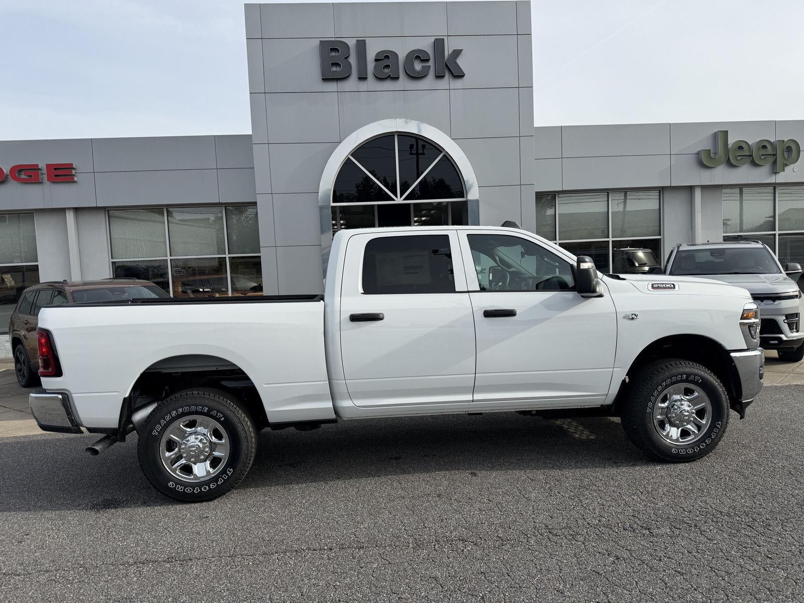 2027 RAM 2500 RAM 2500 TRADESMAN CREW CAB 4X4 6'4' BOX
