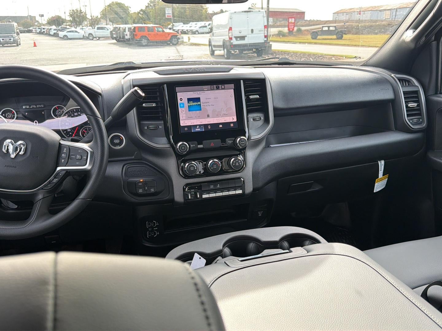 2027 RAM 2500 RAM 2500 TRADESMAN CREW CAB 4X4 6'4' BOX