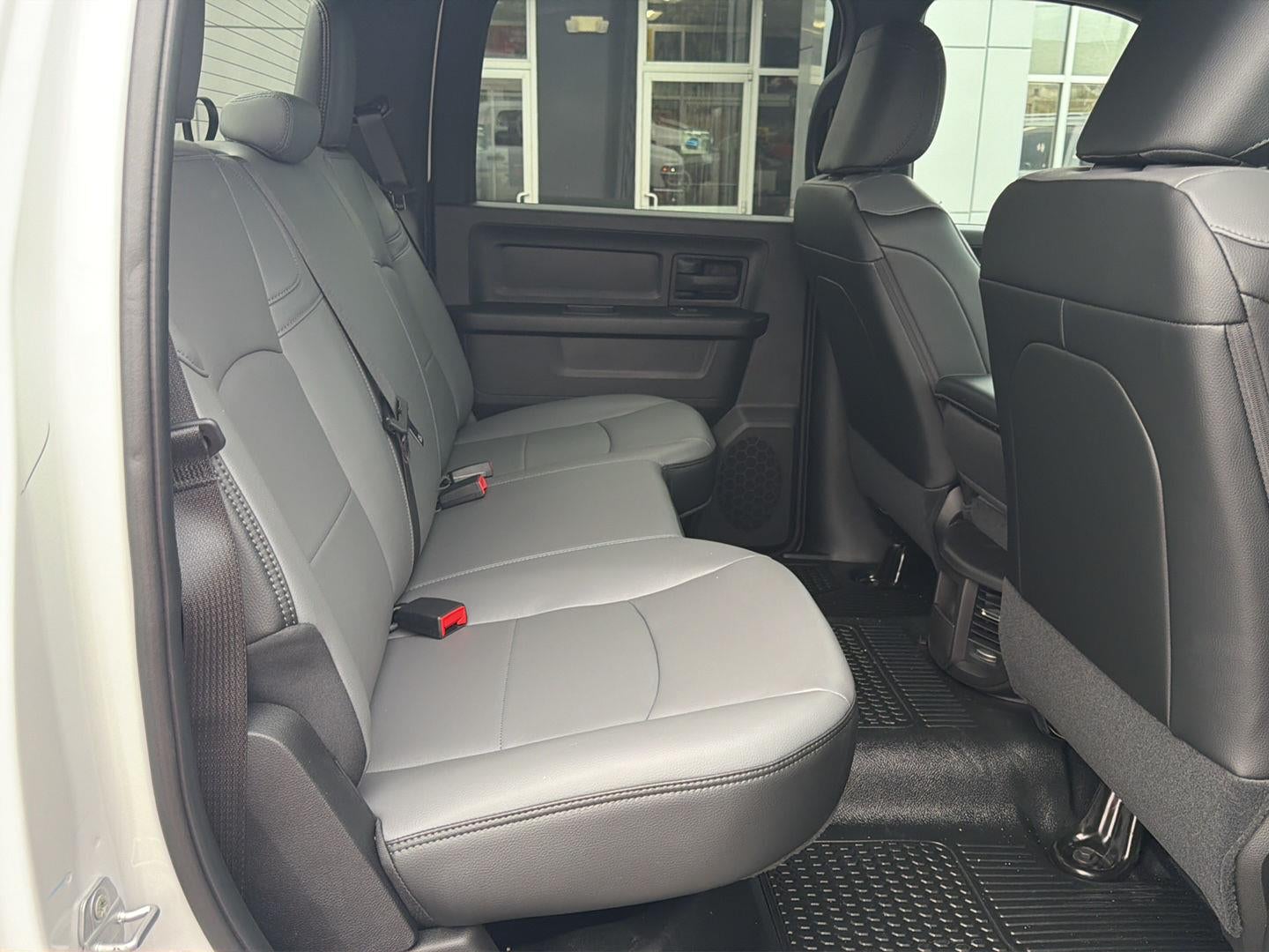 2027 RAM 2500 RAM 2500 TRADESMAN CREW CAB 4X4 6'4' BOX