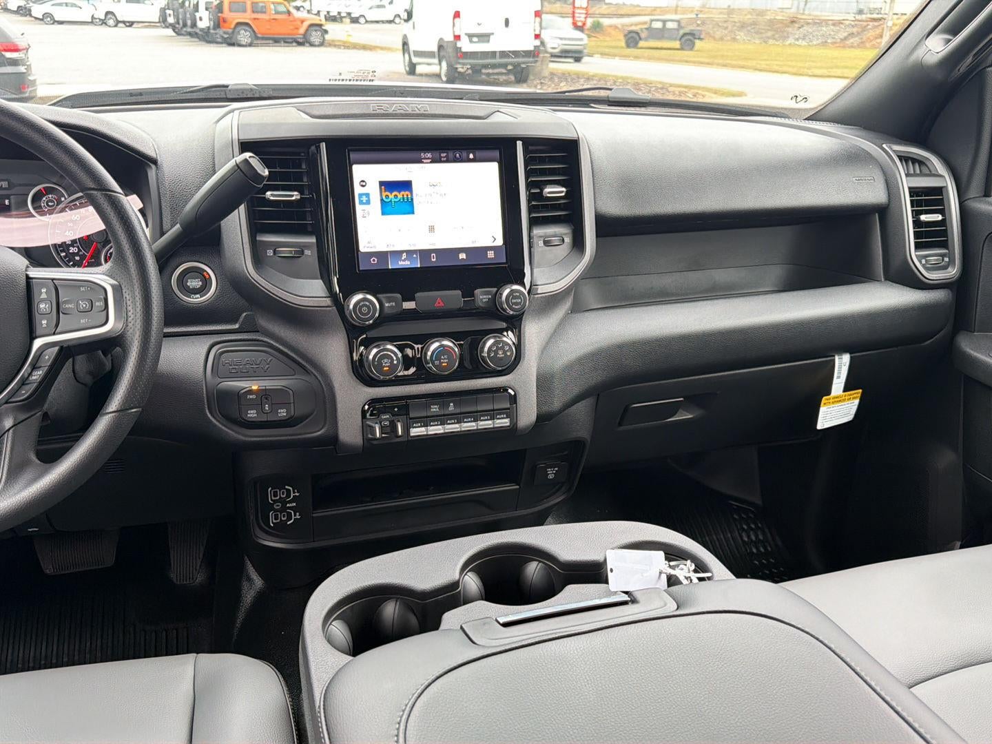 2027 RAM 2500 RAM 2500 TRADESMAN CREW CAB 4X4 6'4' BOX