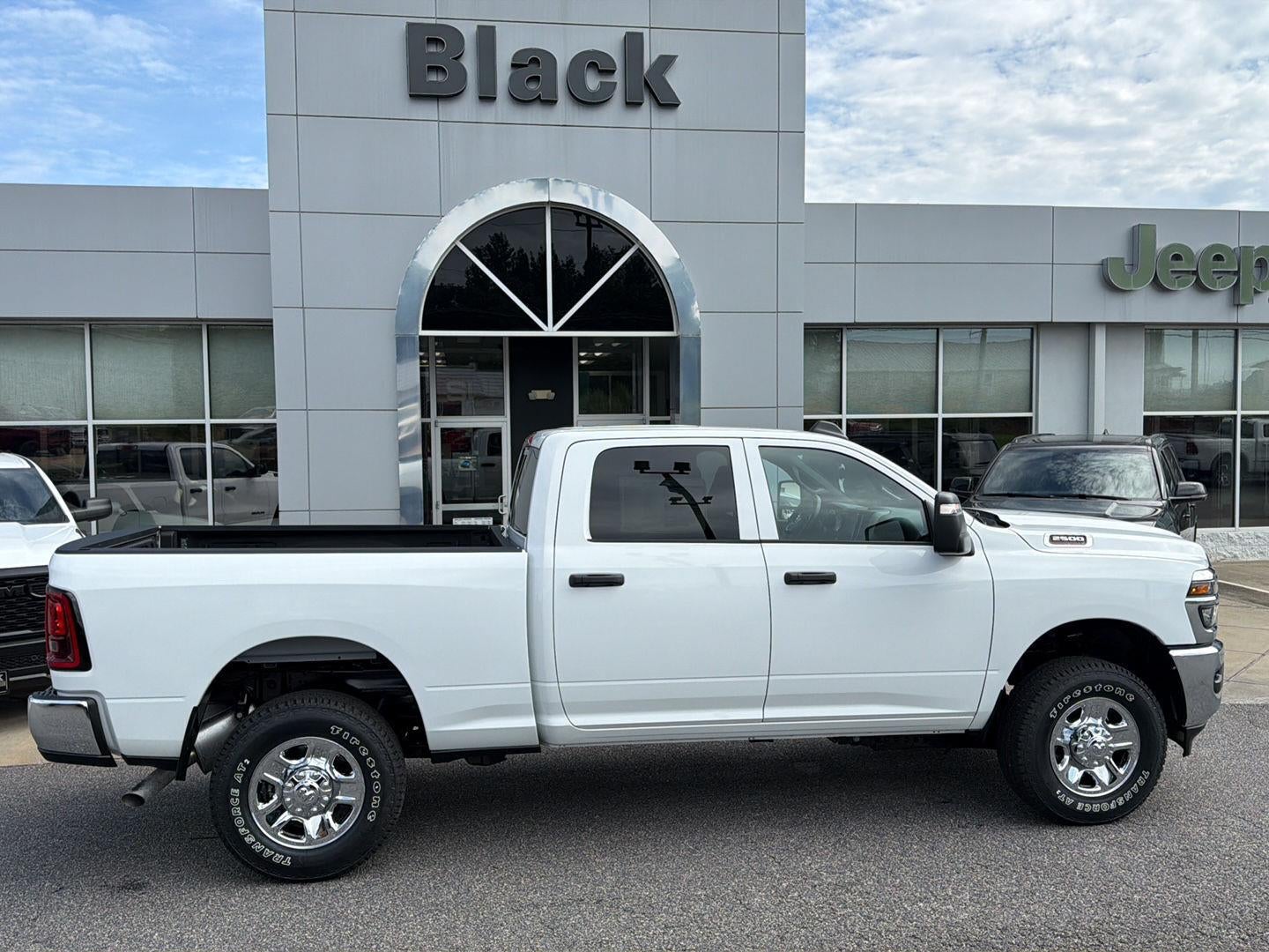 2026 RAM 2500 RAM 2500 TRADESMAN CREW CAB 4X4 6'4' BOX
