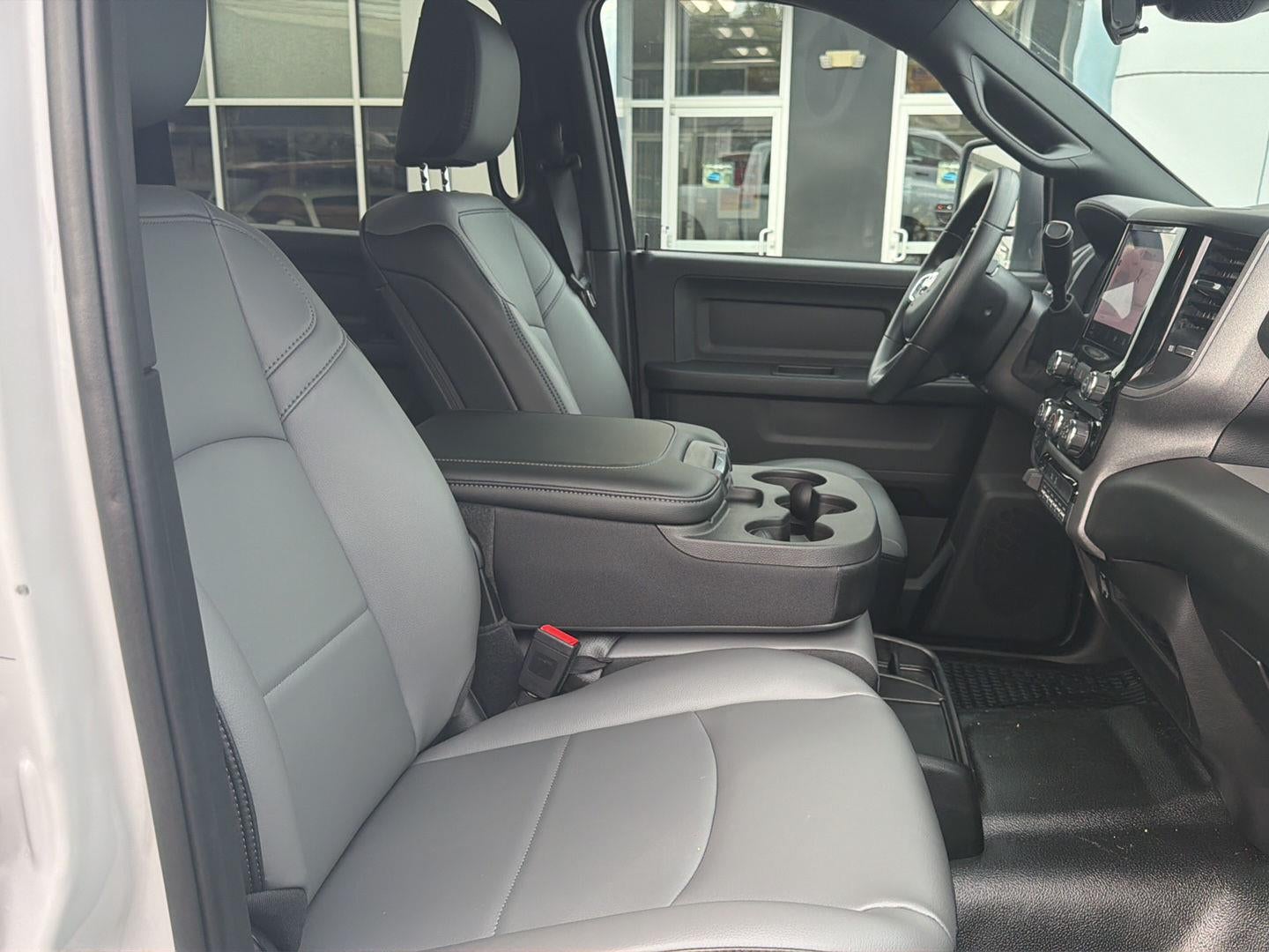 2027 RAM 2500 RAM 2500 TRADESMAN CREW CAB 4X4 6'4' BOX