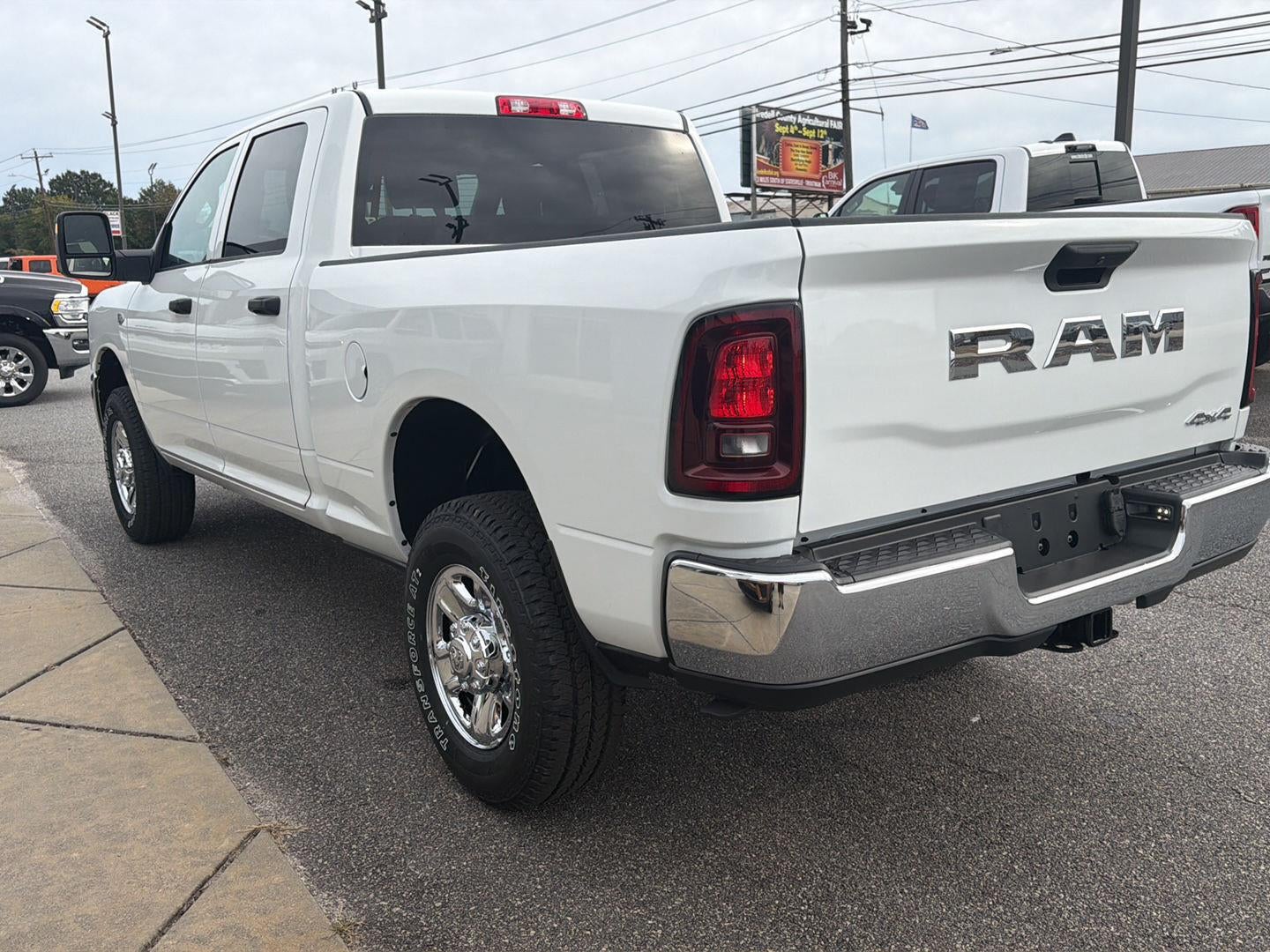 2027 RAM 2500 RAM 2500 TRADESMAN CREW CAB 4X4 6'4' BOX