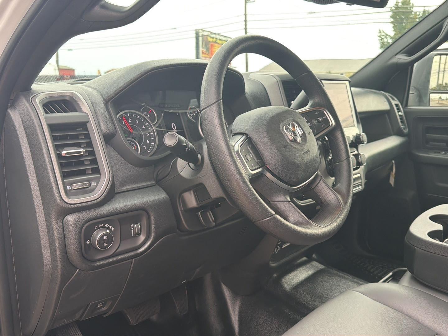 2027 RAM 2500 RAM 2500 TRADESMAN CREW CAB 4X4 6'4' BOX