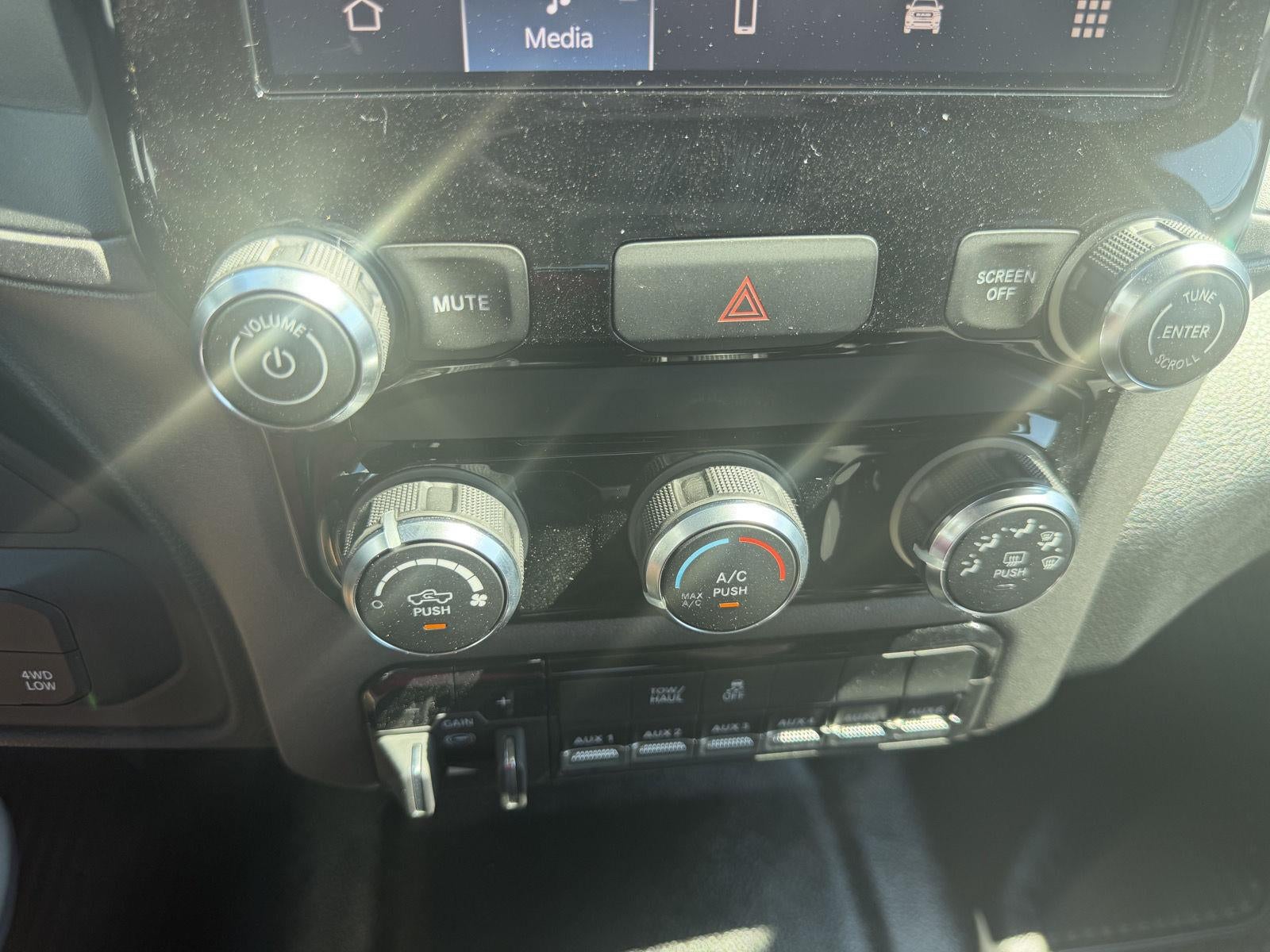 2027 RAM 2500 RAM 2500 TRADESMAN CREW CAB 4X4 8' BOX