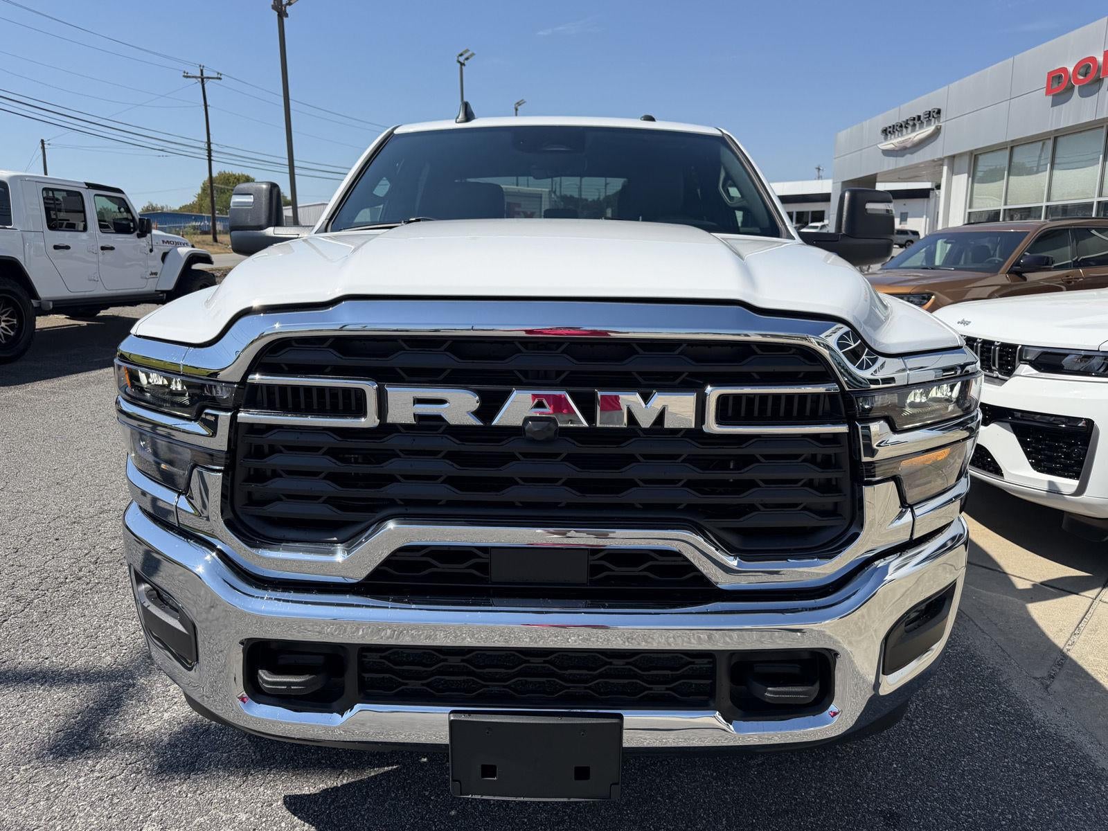 2027 RAM 2500 RAM 2500 TRADESMAN CREW CAB 4X4 8' BOX