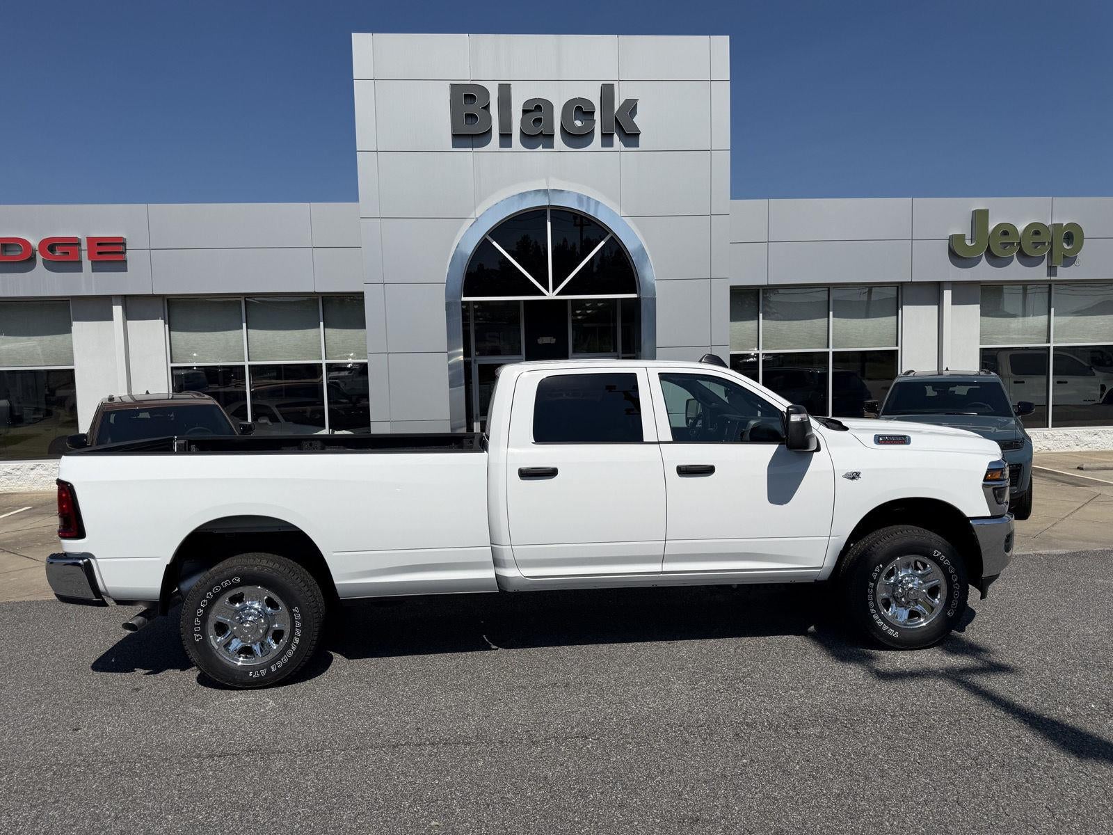 2027 RAM 2500 RAM 2500 TRADESMAN CREW CAB 4X4 8' BOX