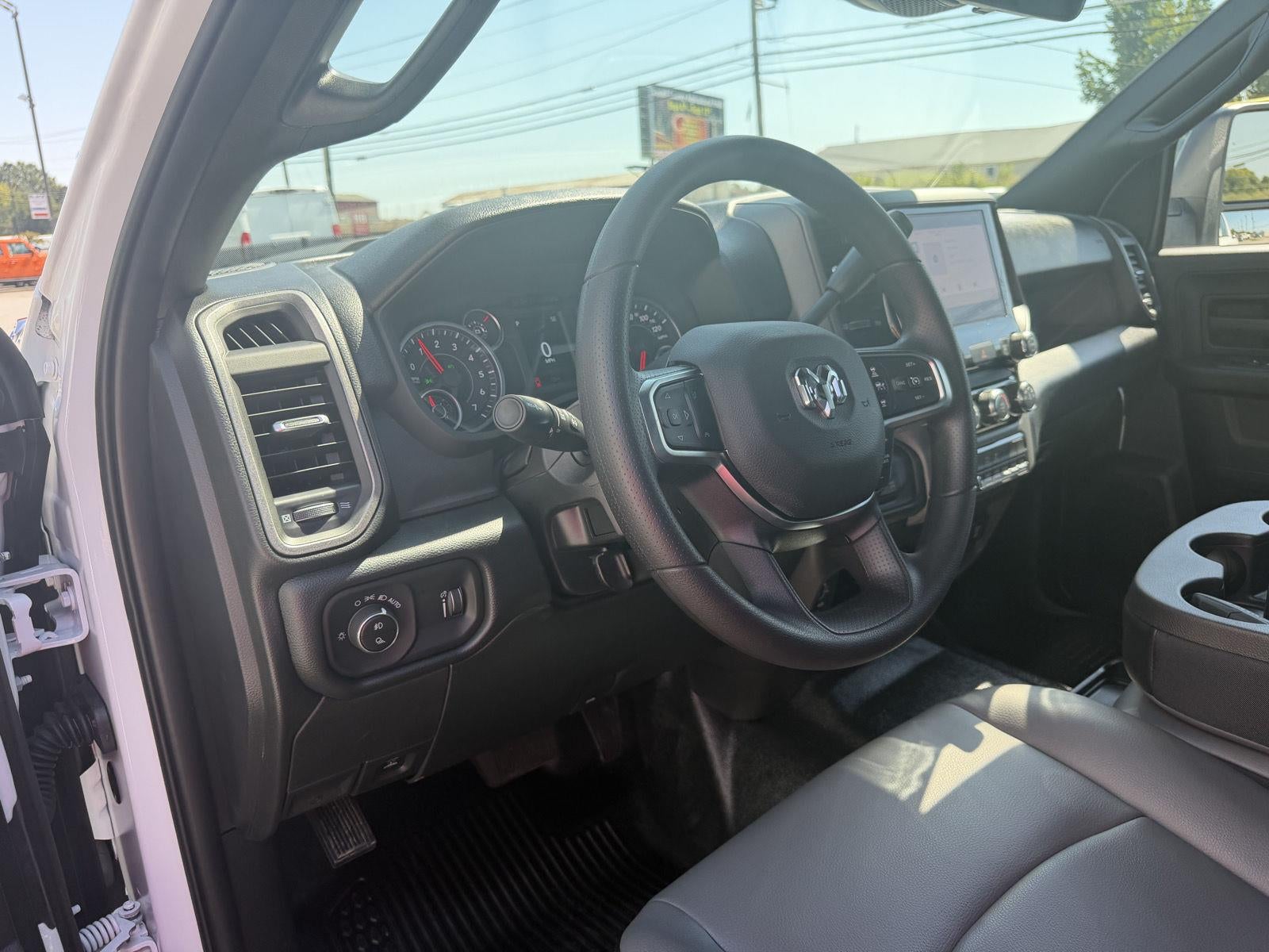 2027 RAM 2500 RAM 2500 TRADESMAN CREW CAB 4X4 8' BOX