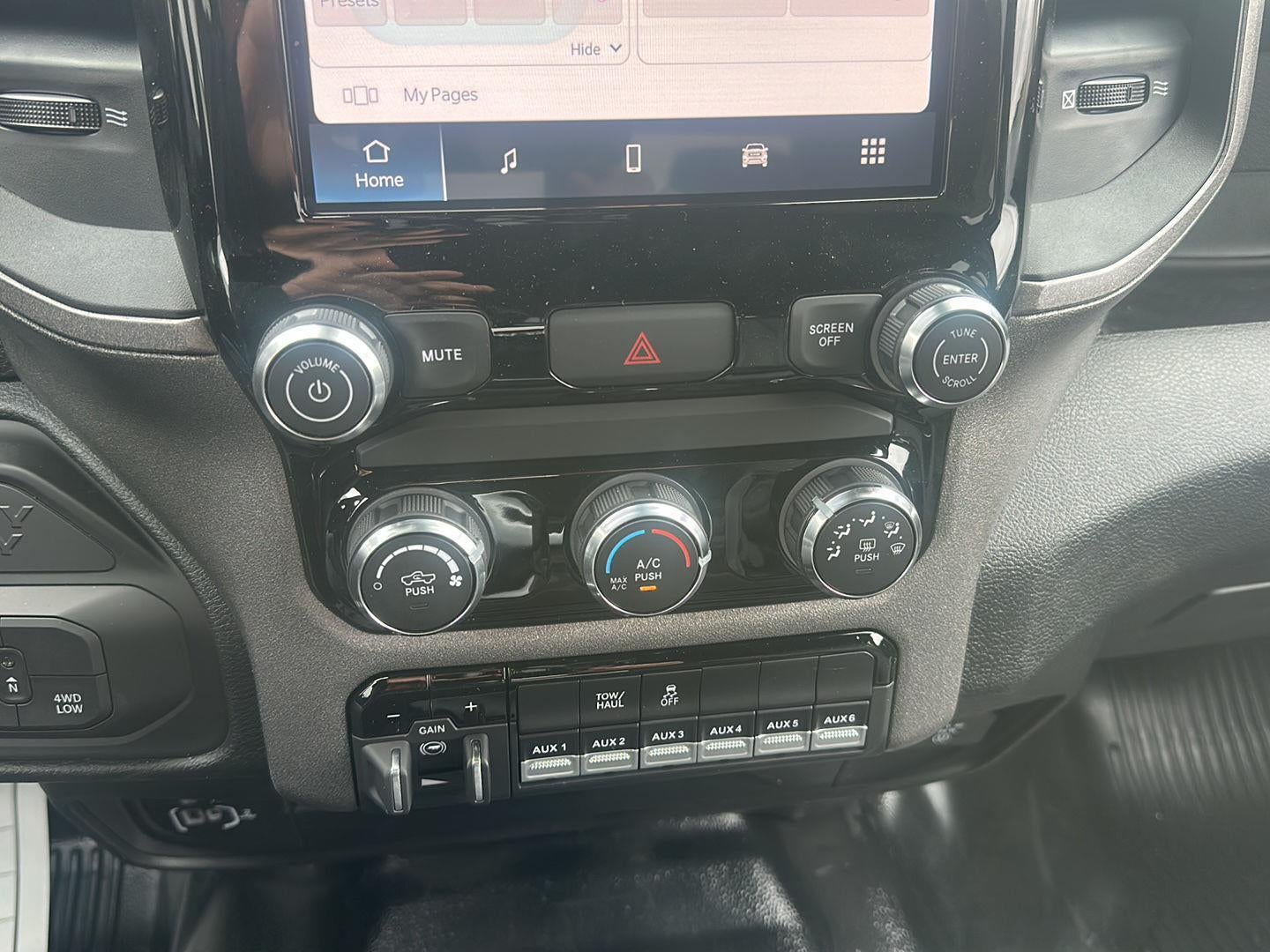 2026 RAM 2500 RAM 2500 TRADESMAN CREW CAB 4X4 8' BOX