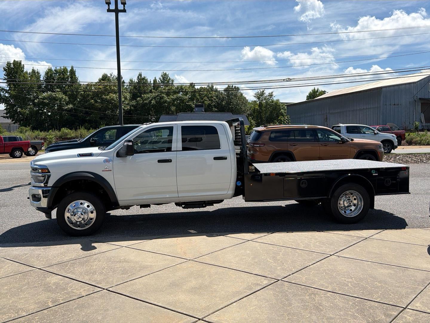 2026 RAM 5500 RAM 5500 TRADESMAN CHASSIS CREW CAB 4X4 84' CA