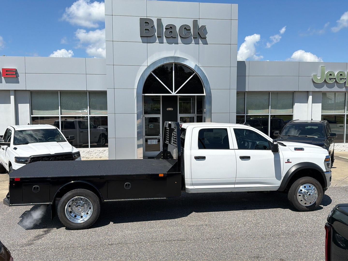 2026 RAM 5500 RAM 5500 TRADESMAN CHASSIS CREW CAB 4X4 84' CA