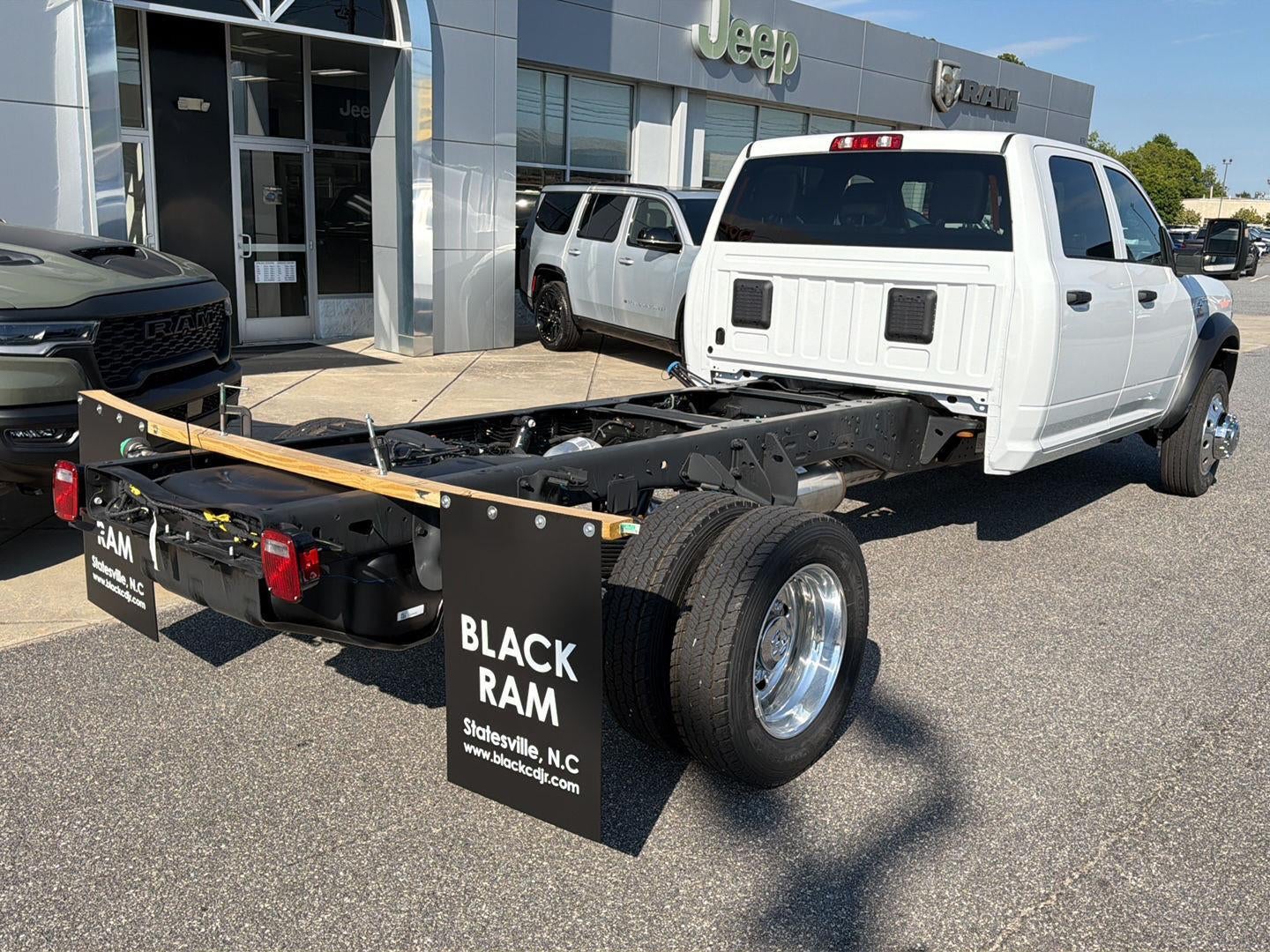 2026 RAM 5500 RAM 5500 TRADESMAN CHASSIS CREW CAB 4X4 84' CA