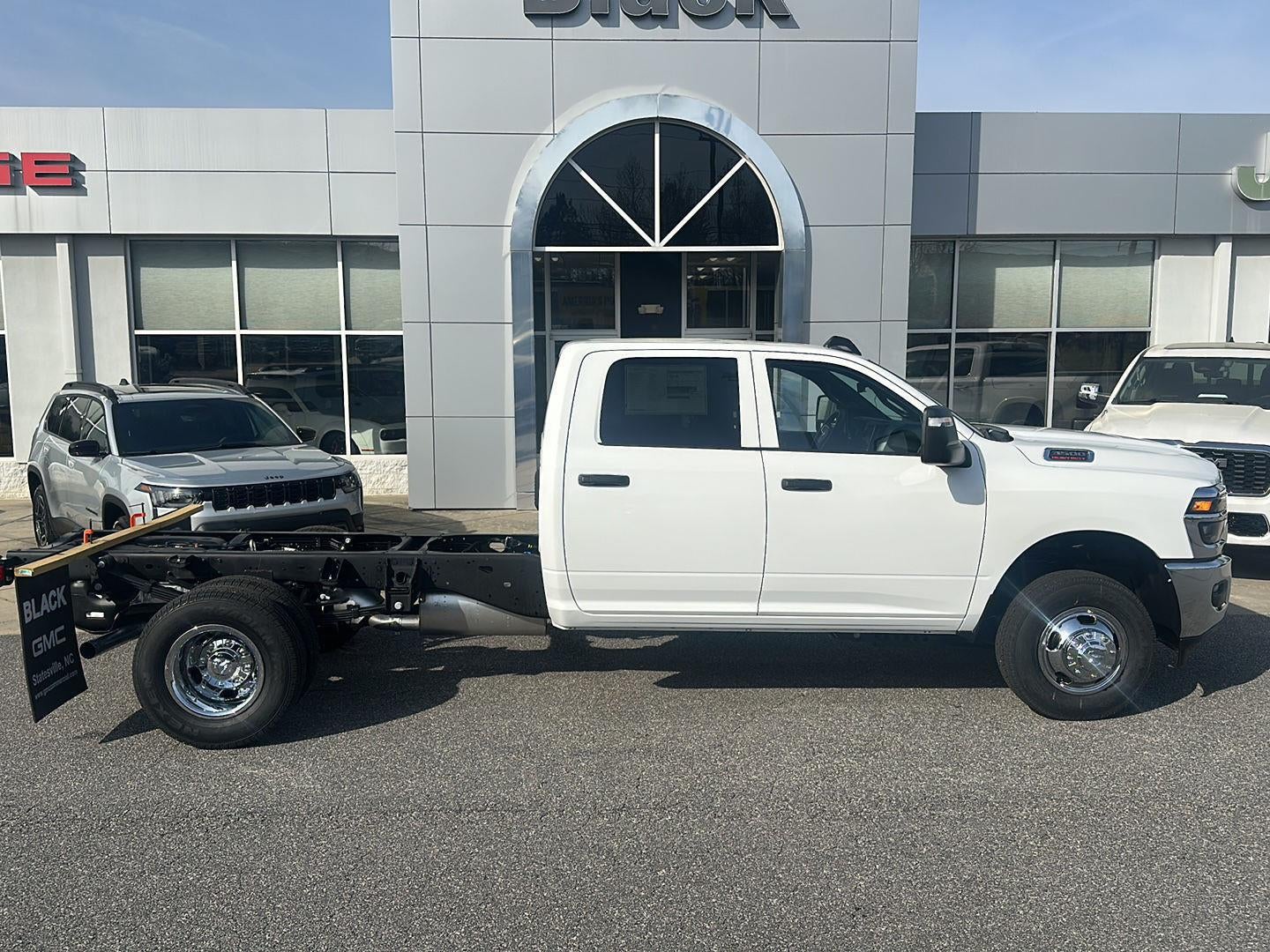 2026 RAM 3500 RAM 3500 TRADESMAN CREW CAB CHASSIS 4X4 60' CA