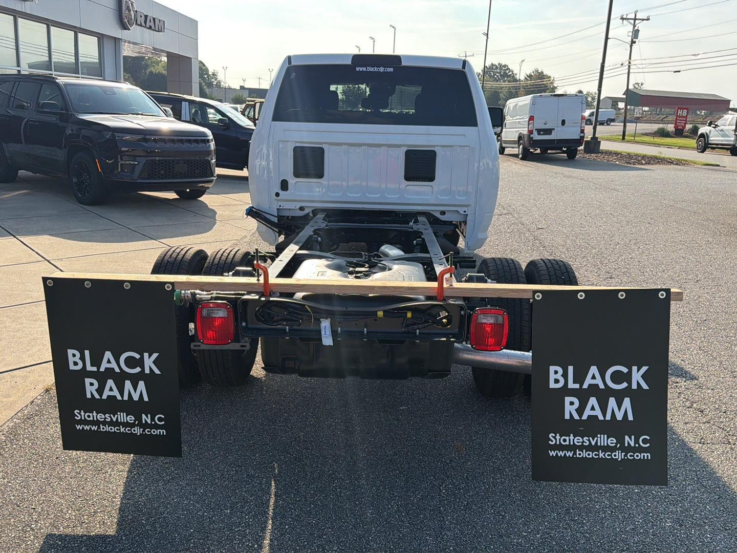 2027 RAM 3500 RAM 3500 TRADESMAN CREW CAB CHASSIS 4X4 60' CA