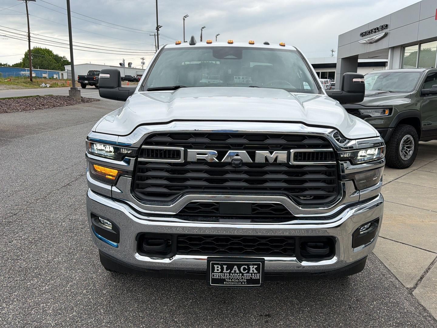 2026 DODGE TRUCK 3500 RAM 3500 TRADESMAN CREW CAB CHASSIS 4X4 60' CA