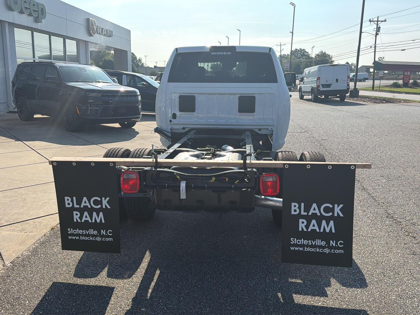 2027 RAM 3500 RAM 3500 TRADESMAN CREW CAB CHASSIS 4X4 60' CA