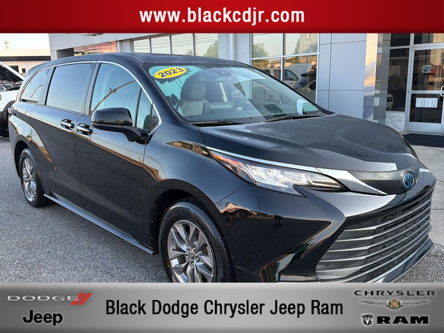 2023 Toyota Sienna XLE